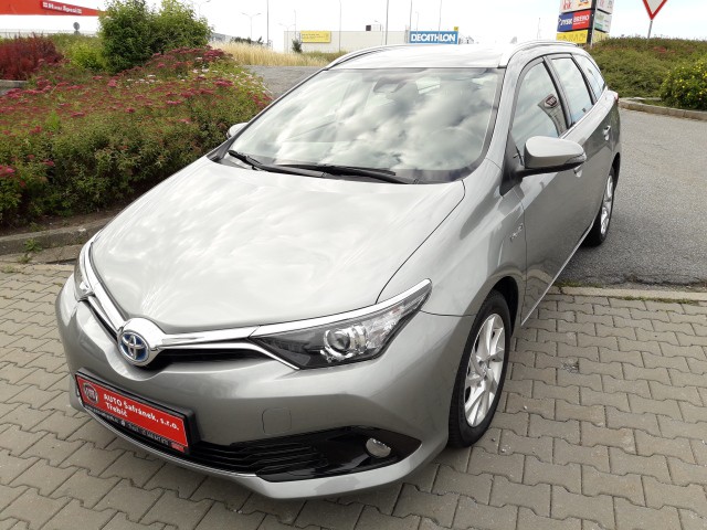 Toyota Auris KOMBI 1,8 HYBRID /TOP STAV/ Toyota Auris KOMBI 1,8 HYBRID /TOP STAV/