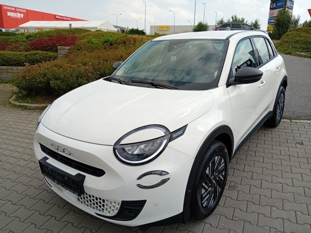 Fiat 600 1,2 HYBRID AT 100k /SKLADEM/