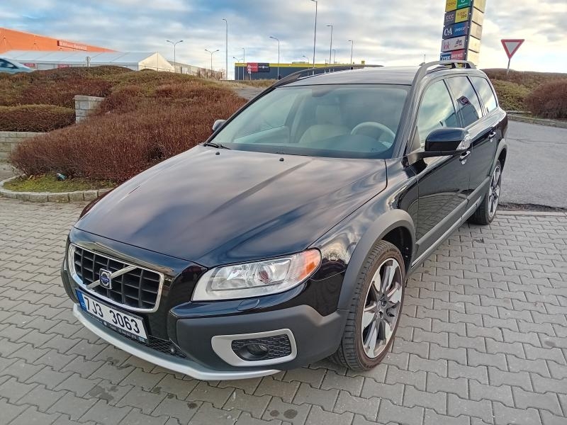 Volvo XC70 2,4 D5 AWD 136kW /TOP/2xKOLA/