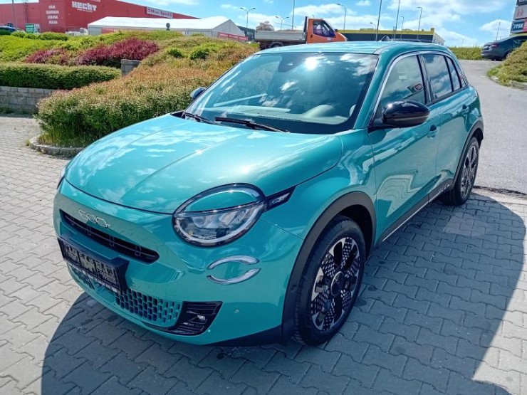 Fiat 600e 54kWh 156k La Prima /IHNED/