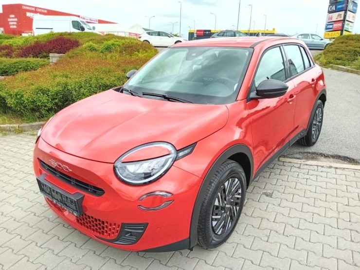 Fiat 600 1,2TURBO HYBRID AT 110k/IHNED/ Fiat 600 1,2TURBO HYBRID AT 110k/IHNED/